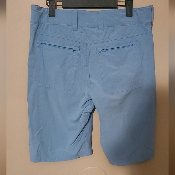 Huk Men's Light Blue Fishing Shorts Size Medium - Picture 2 of 3